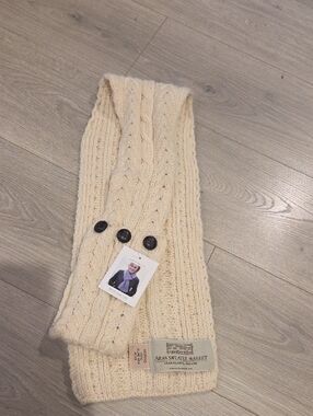 NWT Aran Sweater Market Button Loop Scarf - 100% Pure New Wool